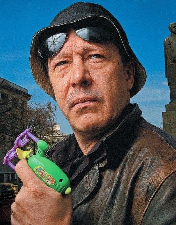 Михаил Ефремов избивал свою первую жену