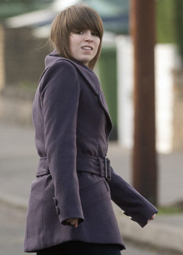 Девушка соблазняла подруг, притворяясь парнем