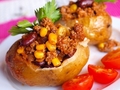 Картофель, фаршированный мясом и красной фасолью