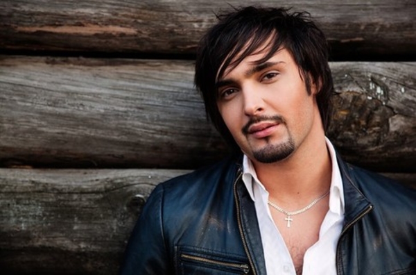 Виталий Козловский забавляется с Ириной Билык