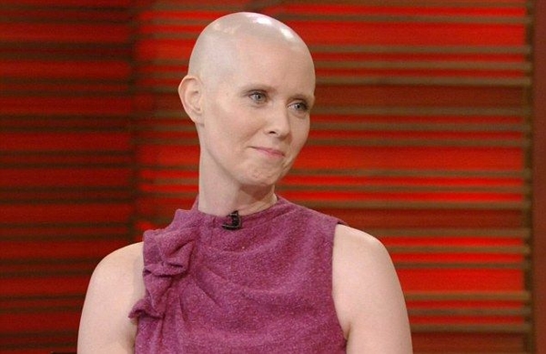 Звезда Секса в большом городе побрилась наголо