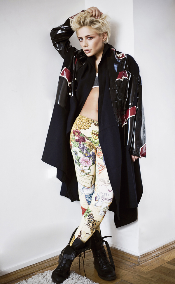 Фанаты растрогали Тину Кароль сентиментальным подарком