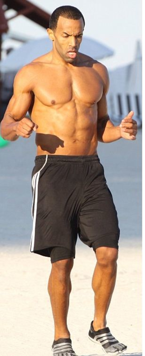 Крэйг Дэвид похвастался идеальной фигурой на тренировке