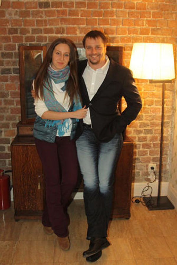 Александр Носик показал прессе свою девушку