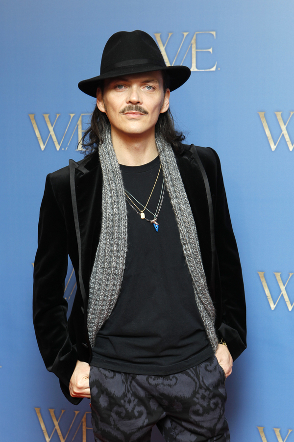 Дизайнер Мэтью Уилльямсон отмечает 15-летие модной карьеры