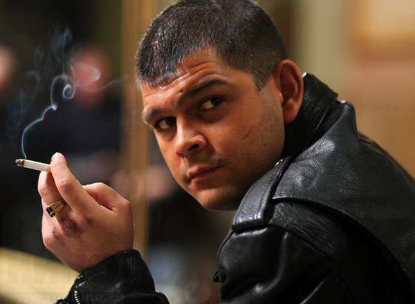 Актер из сериалов Интерны и Универ умер от обморожения