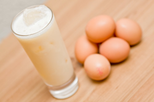 Как приготовить яичный коктейль (ВИДЕО)