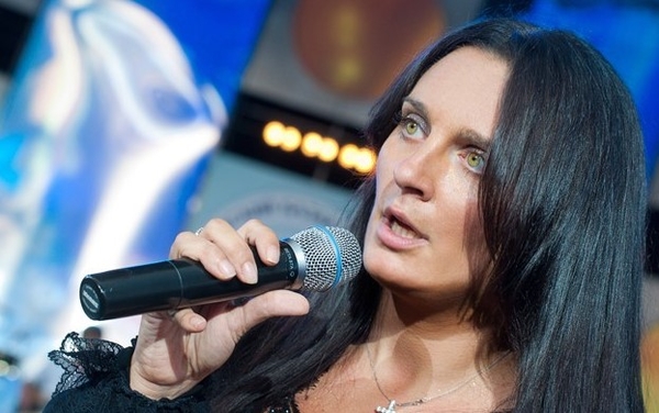 Автомобиль Елены Ваенги попал в аварию