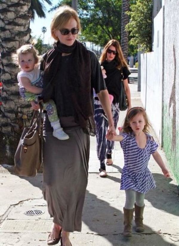 Николь Кидман вывела дочерей в свет