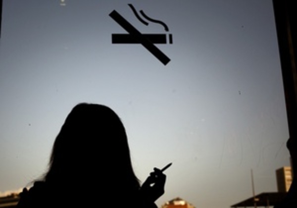 Ученые выяснили, когда у курильщиков проходит сухой кашель