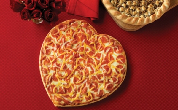 Как приготовить пиццу в форме сердца (ВИДЕО)