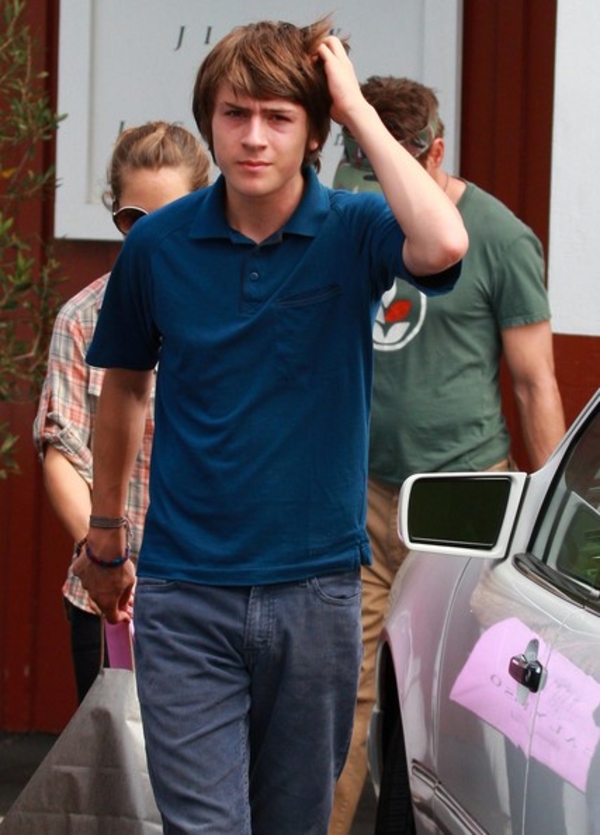 У исполнителя роли Шерлока Холмса родился сын