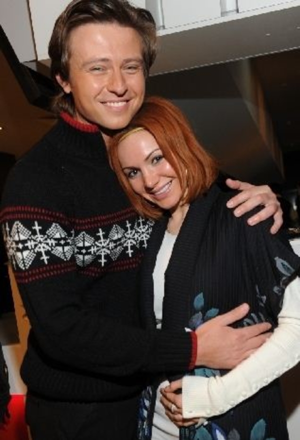 Экс-участник Фабрики звезд вывел в свет беременную подругу