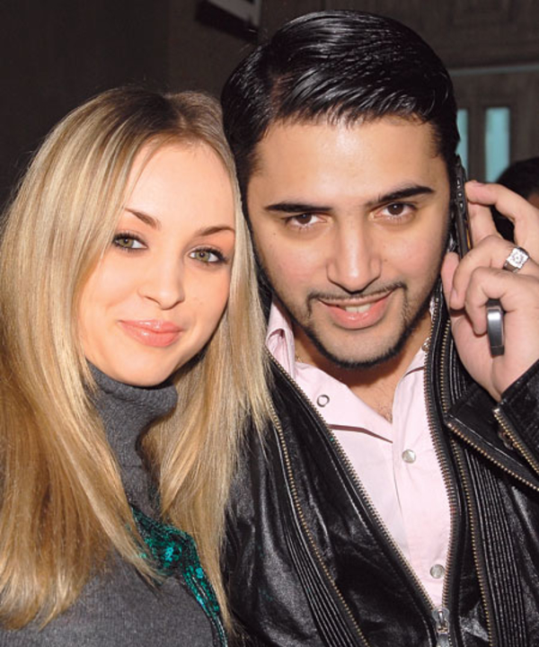 Александр Бердников забрал жену и сына из роддома