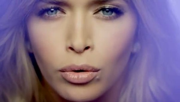 Премьера: Вера Брежнева в новом видео Ищу тебя