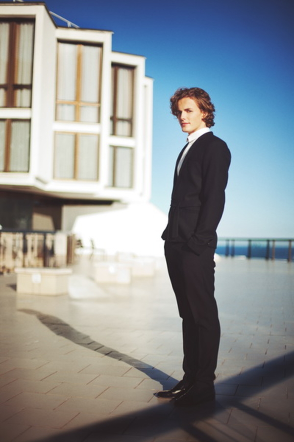 Матиас снят с финала Евровидения 2012