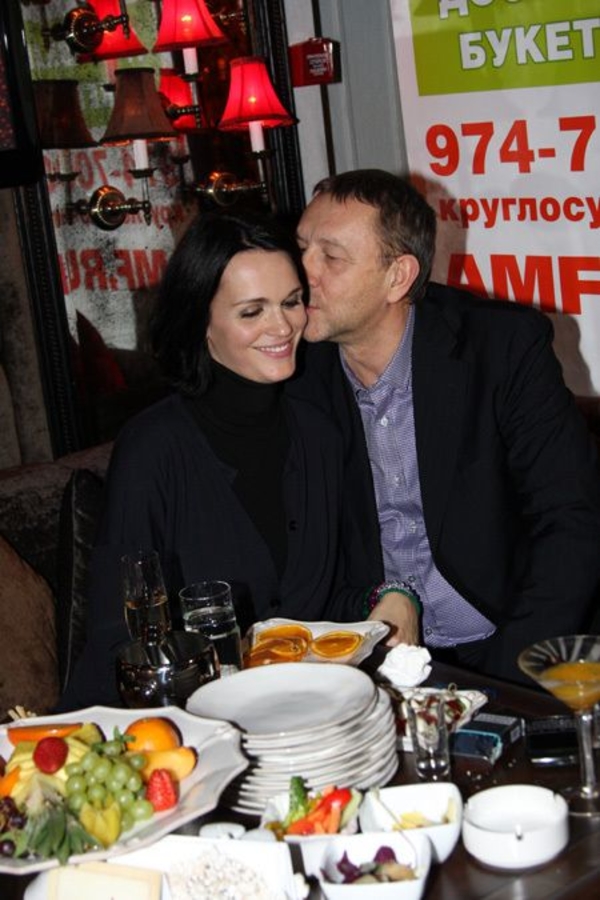 Слава впервые вышла в свет после родов