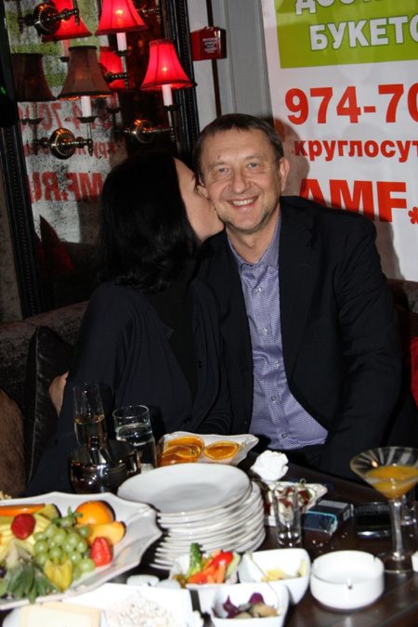 Слава впервые вышла в свет после родов