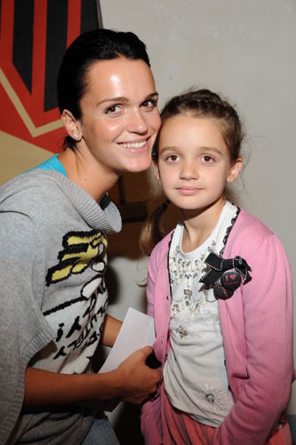 Слава впервые вышла в свет после родов