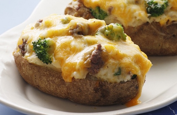 Как приготовить запеченный картофель с сыром и чесноком (ВИДЕО)