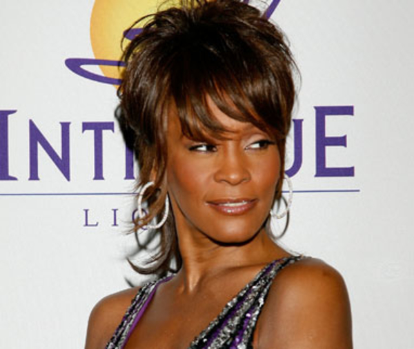 Фанат снял Уитни Хьюстон за пять дней до смерти в баре отеля