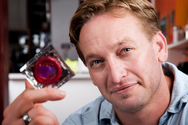 Большинство мужчин не знают как правильно использовать презерватив