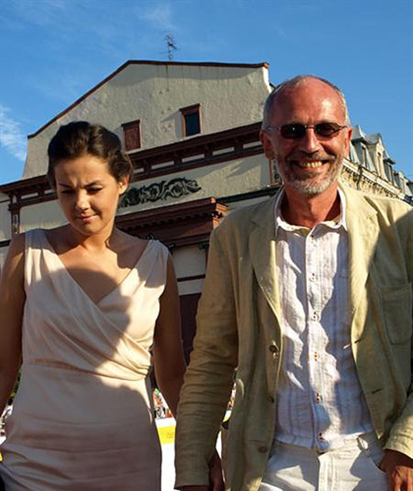 48-летний Александр Гордон женился на 18-летней красавице