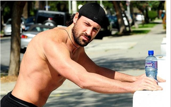 Максим Чмерковский рекомендует новому холостяку быть осторожней с украинками