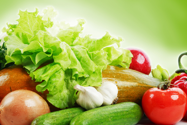 Чем опасны ранние овощи?