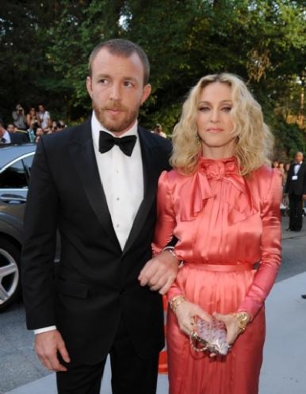 Мадонна выходит замуж за молодого любовника?