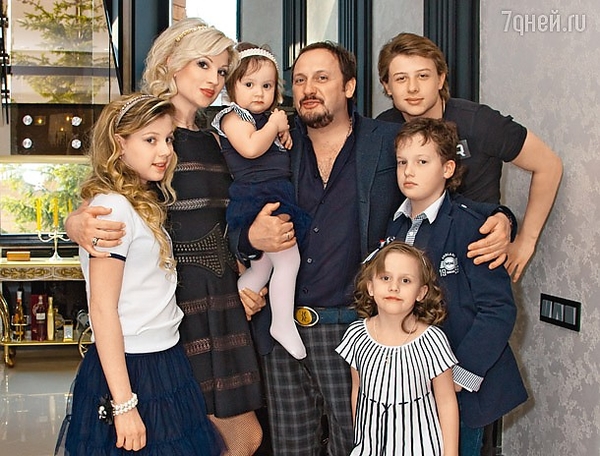 Cтас Михайлов ждет появления на свет шестого ребенка