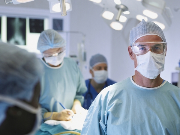 Испанские врачи провели операцию на легких еще не родившегося ребенка