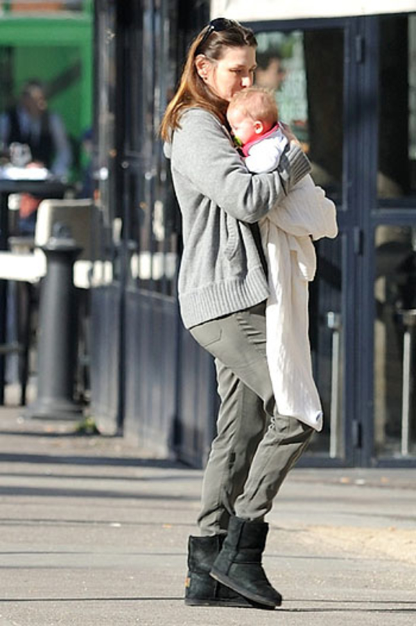 Редкие кадры: Карла Бруни и ее 5-месячная дочь