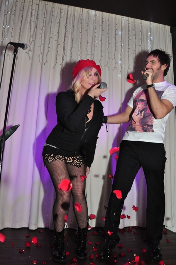 Ирина Билык сняла перед Козловским юбку