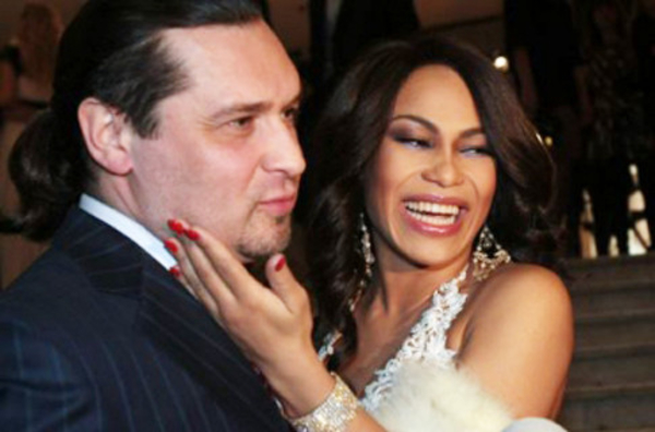 Свадьба Гайтаны и ее продюсера не отменяется