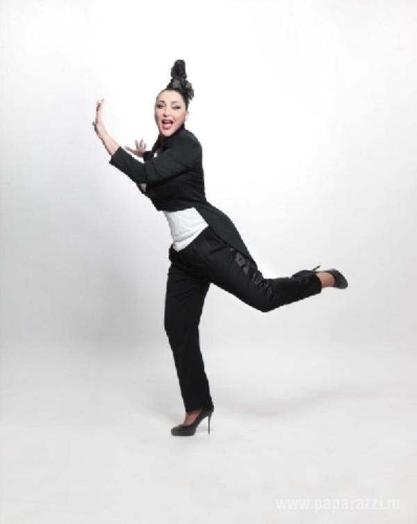 Певица Лолита похвасталась стройной фигурой