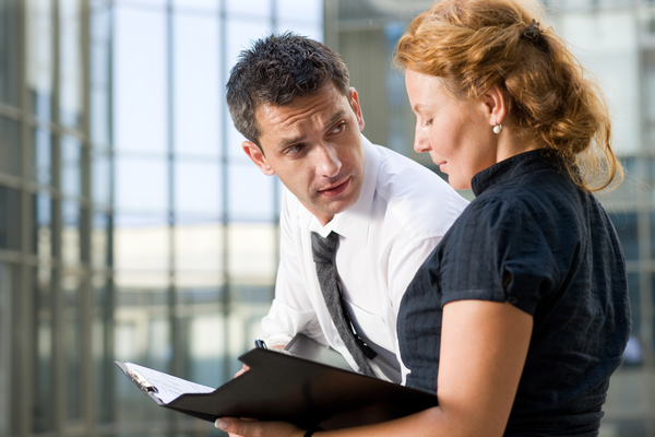 Пристает шеф: Что делать?