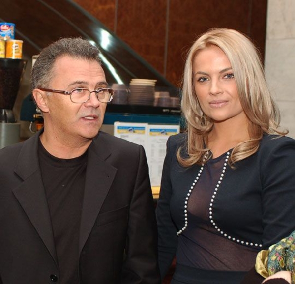 50-летний Фалеса готов к свадьбе с 23-летней певицей