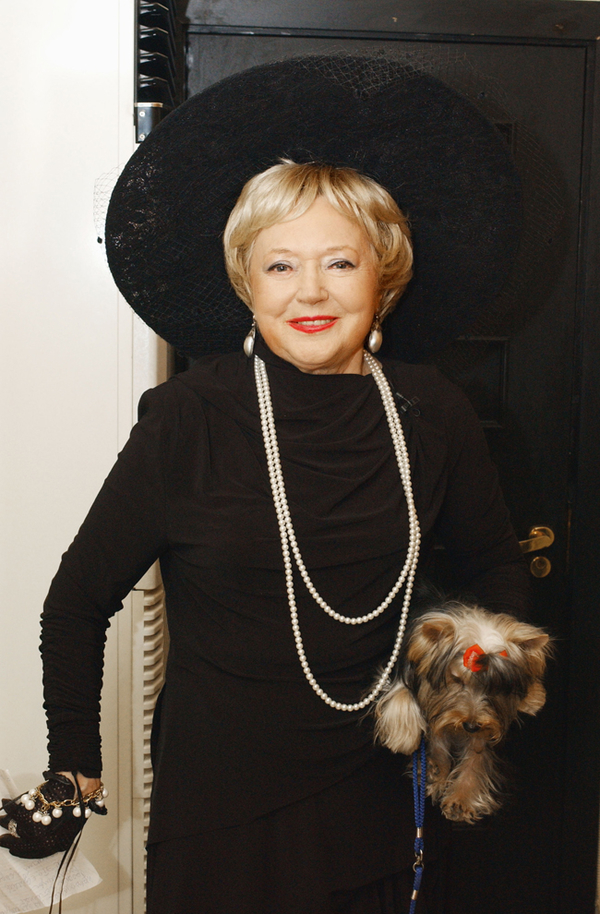 Сыну Касаткиной не хватает денег на памятник родителям