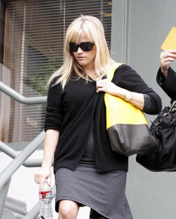 Блондинка в законе уже не скрывает свою беременность