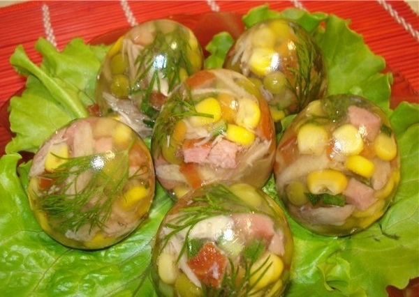 Пасхальные рецепты: ТОП-5 заливных яиц