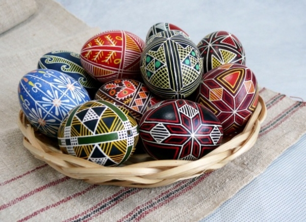 Разгадываем символы на пасхальных яйцах