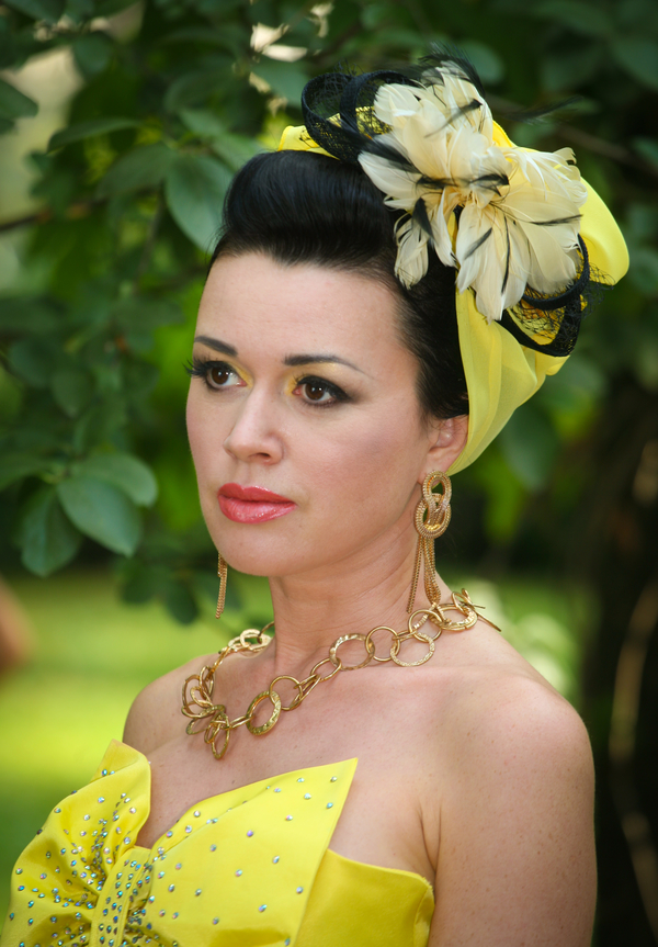 Анастасия Заворотнюк сама раздела 16-летнюю дочь?