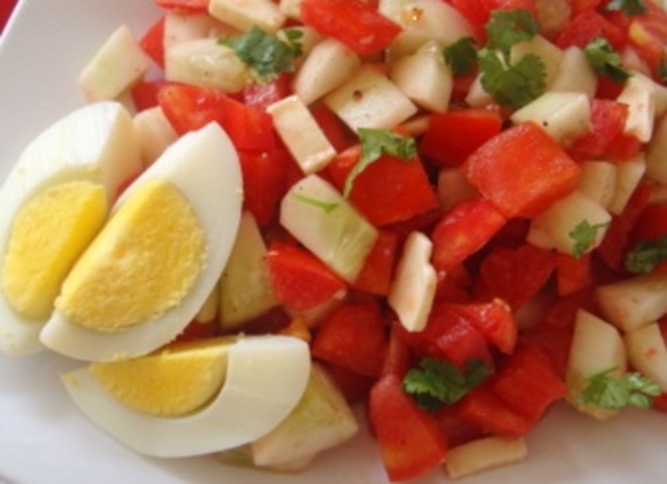 Как приготовить салат из помидоров с яйцом (ВИДЕО)