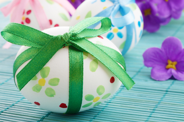 Как красить пасхальные яйца