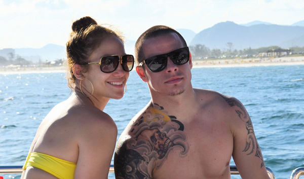 Дженнифер Лопес подарила любимому дорогую машину