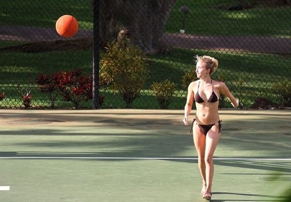 Экс-девушка Владимира Кличко показала свою фигурку