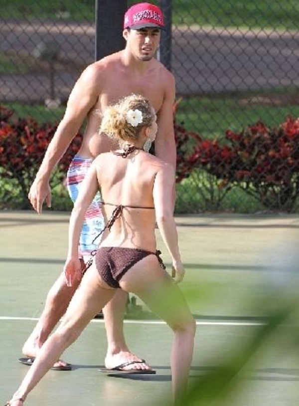 Экс-девушка Владимира Кличко показала свою фигурку