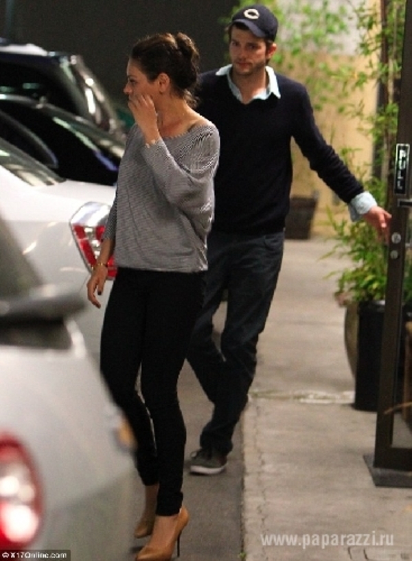 У Эштона Катчера новая подружка