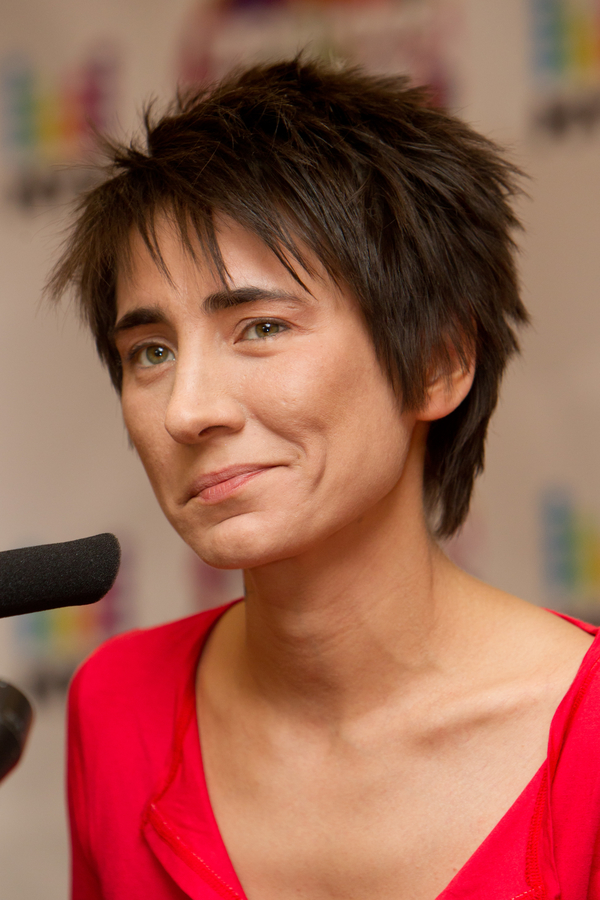 Земфира спела на ТВ после длительного перерыва